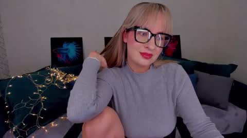 Snapshot of elisabethmills chatting on February 14, 2025, 6:08 pm Elisabeth online show from February 14, 2025, 6:08 pm