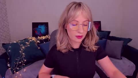 Snapshot of elisabethmills chatting on February 17, 2025, 5:32 pm Elisabeth online show from February 17, 2025, 5:32 pm