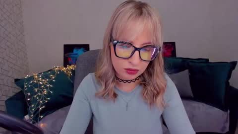 Snapshot of elisabethmills chatting on February 20, 2025, 2:35 pm Elisabeth online show from February 20, 2025, 2:35 pm