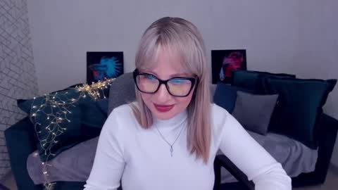 Snapshot of elisabethmills chatting on February 21, 2025, 8:05 pm Elisabeth online show from February 21, 2025, 8:05 pm