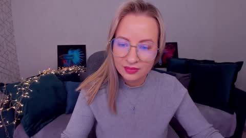 Snapshot of elisabethmills chatting on March 5, 2025, 12:11 pm Elisabeth online show from March 5, 2025, 12:11 pm