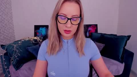 Snapshot of elisabethmills chatting on March 10, 2025, 12:26 pm Elisabeth online show from March 10, 2025, 12:26 pm