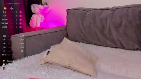 Eliss  online show from April 18, 2026, 7:07 pm