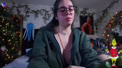 Snapshot of elizabeth77_ chatting on December 23, 2024, 10:10 am Elizabeth online show from December 23, 2024, 10:10 am