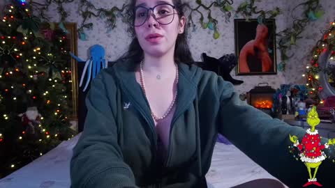 Snapshot of elizabeth77_ chatting on December 23, 2024, 1:13 pm Elizabeth online show from December 23, 2024, 1:13 pm