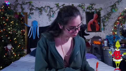 Snapshot of elizabeth77_ chatting on December 23, 2024, 8:25 pm Elizabeth online show from December 23, 2024, 8:25 pm