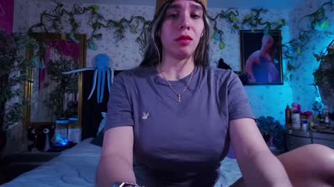 Snapshot of elizabeth77_ chatting on January 16, 2025, 10:10 am Elizabeth online show from January 16, 2025, 10:10 am