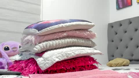 Snapshot of elizabeth_18_ chatting on January 10, 2025, 5:47 am ELIZA online show from January 10, 2025, 5:47 am