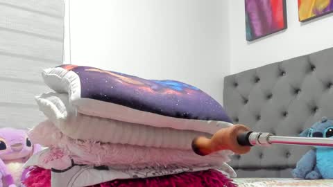Snapshot of elizabeth_18_ chatting on January 19, 2025, 6:20 am ELIZA online show from January 19, 2025, 6:20 am