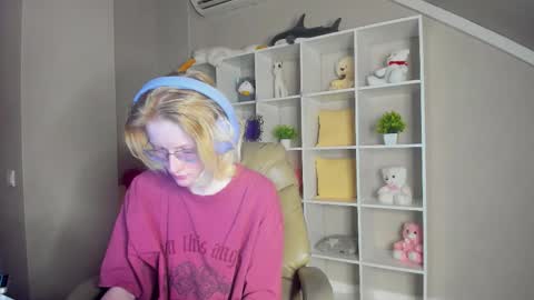 Elizabeth online show from November 1, 2025, 1:07 am