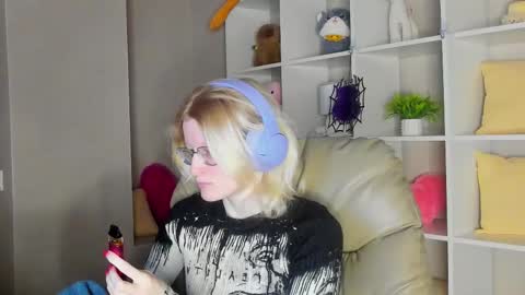 Elizabeth online show from November 2, 2025, 1:19 am