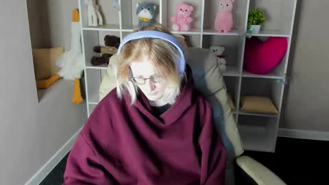 Elizabeth online show from December 19, 2025, 1:01 am