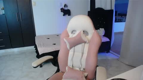 Snapshot of elizabeth_rose02 chatting on October 9, 2025, 11:25 pm Elizabeth online show from October 9, 2025, 11:25 pm