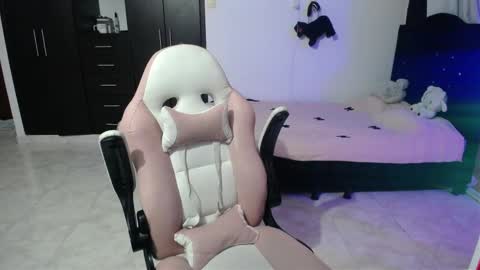 Snapshot of elizabeth_rose02 chatting on October 17, 2025, 1:42 am Elizabeth online show from October 17, 2025, 1:42 am