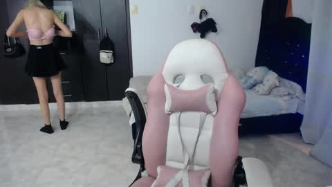 Snapshot of elizabeth_rose02 chatting on November 8, 2025, 2:01 am Elizabeth online show from November 8, 2025, 2:01 am