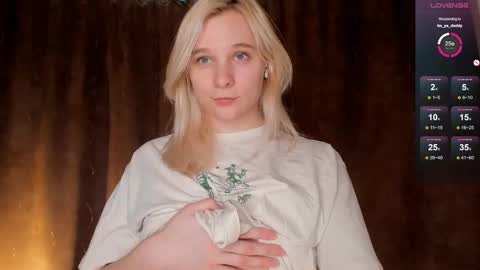 Snapshot of elizabethandersen chatting on March 8, 2025, 7:49 am Elizabeth online show from March 8, 2025, 7:49 am