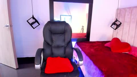 Lucia Vonne online show from November 26, 2025, 1:12 pm