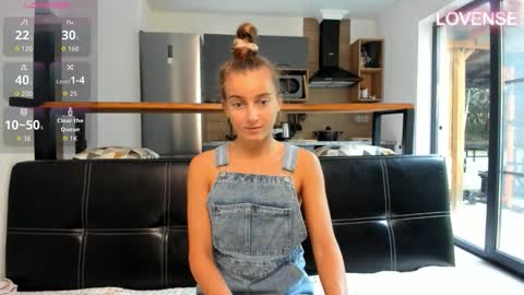 Snapshot of elizsweet chatting on October 23, 2025, 8:57 am Eliz online show from October 23, 2025, 8:57 am
