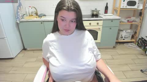 Lina online show from June 7, 2026, 8:56 pm