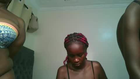 Snapshot of ella3_ chatting on June 7, 2026, 10:41 am ella3_ online show from June 7, 2026, 10:41 am