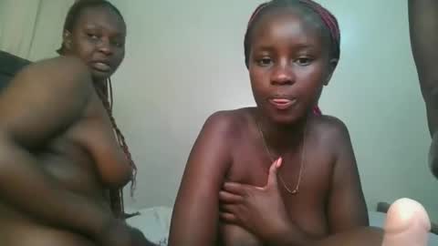 Snapshot of ella3_ chatting on June 7, 2026, 10:46 pm ella3_ online show from June 7, 2026, 10:46 pm