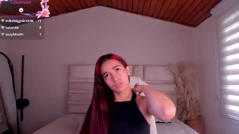 Ella Olmos  online show from May 11, 2026, 4:04 pm