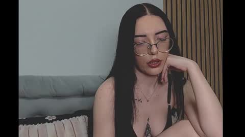 Chloe online show from November 25, 2025, 10:32 pm