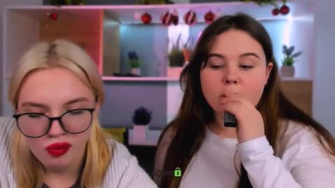 ella_coco online show from January 8, 2026, 1:02 pm