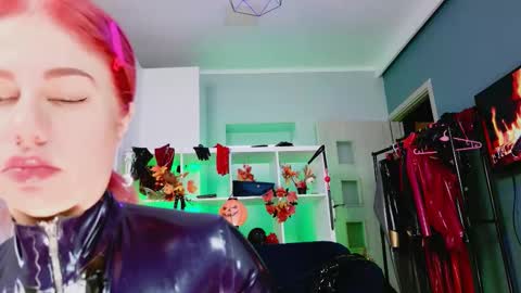 ella_kross online show from October 9, 2025, 3:26 am