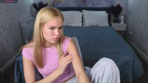 Snapshot of ella_ley chatting on March 3, 2026, 9:26 am Ella online show from March 3, 2026, 9:26 am