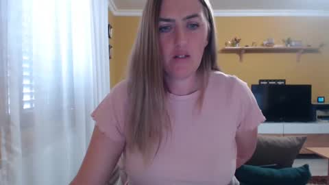 Snapshot of ella_max_live chatting on March 10, 2025, 8:04 am Ella Max online show from March 10, 2025, 8:04 am