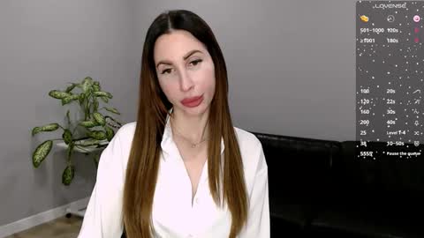 Ella online show from November 11, 2025, 9:31 am