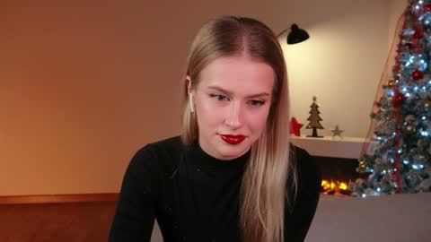 Snapshot of ella_twinkle chatting on January 2, 2025, 8:46 pm Ella online show from January 2, 2025, 8:46 pm