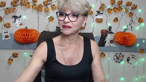 EllaBonito online show from November 18, 2025, 12:31 pm