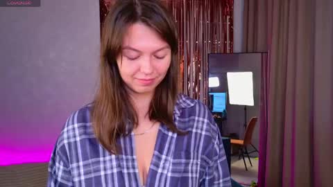 ellacanny online show from June 8, 2026, 3:29 am