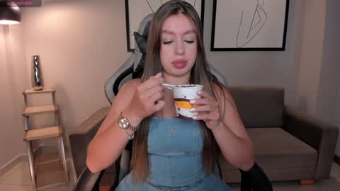 EllaClark online show from January 17, 2025, 6:54 pm