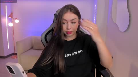 EllaClark online show from September 18, 2025, 6:54 pm