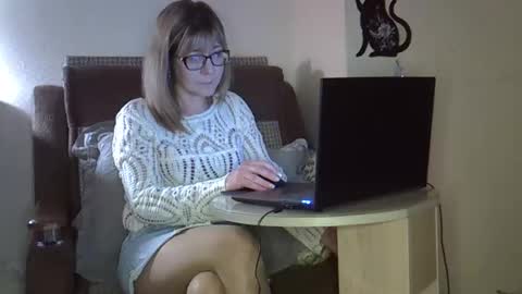 ellajohnsonx online show from March 1, 2026, 9:33 am