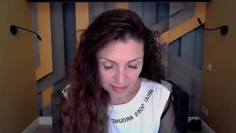 EllaLongs online show from September 10, 2025, 11:32 am