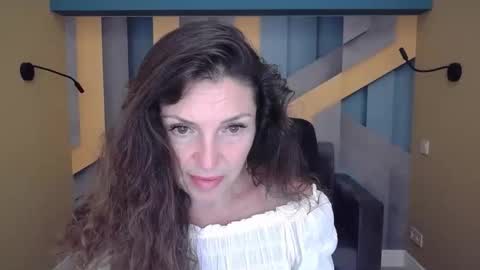 EllaLongs online show from September 12, 2025, 11:32 am