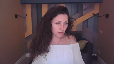 EllaLongs online show from June 9, 2026, 11:55 am