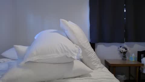 ellalowe online show from March 6, 2026, 5:20 pm