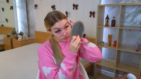 ellamilla online show from December 26, 2024, 5:26 am