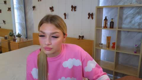 ellamilla online show from December 26, 2024, 8:28 am