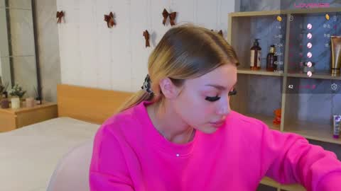 ellamilla online show from December 30, 2024, 5:37 am