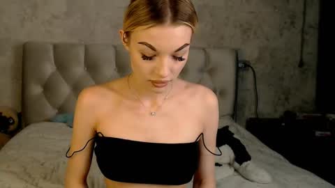 Snapshot of ellamilla chatting on February 25, 2026, 4:05 pm ellamilla online show from February 25, 2026, 4:05 pm