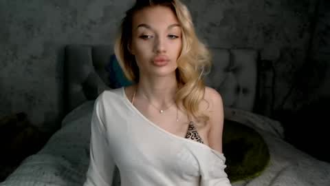 ellamilla online show from June 5, 2026, 2:34 pm