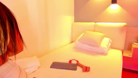 Ella online show from September 11, 2025, 10:37 am