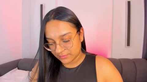 Ella online show from November 26, 2025, 9:54 am