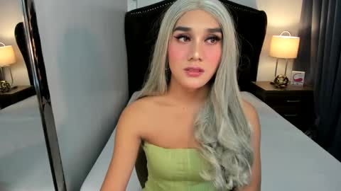 Snapshot of ellats_18 chatting on December 3, 2024, 2:38 pm Sophia online show from December 3, 2024, 2:38 pm